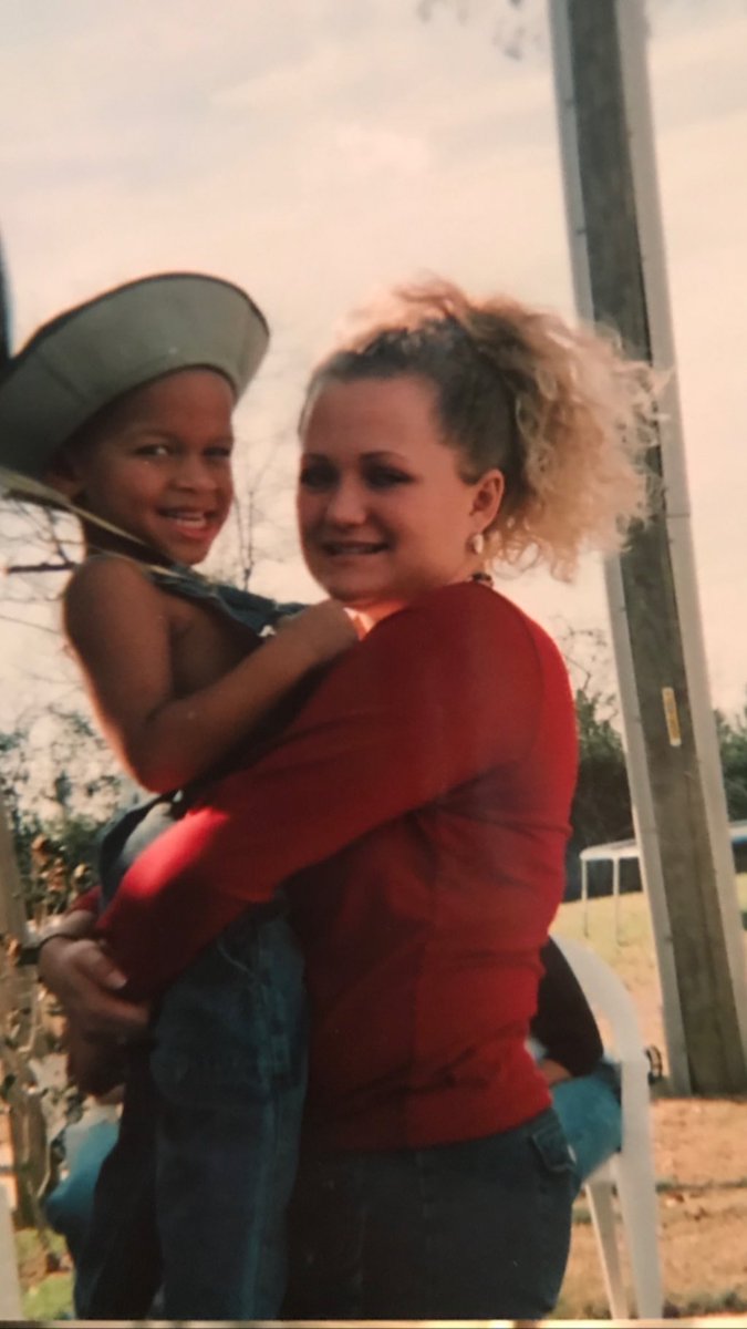 c0bybean's tweet photo. 4 Years ago, I lost my very best friend. Words don’t describe how much i miss you, but I pray i can honor you in everything i do and make you proud each and every day. I love you so much Momma, Rest in Peace Beautiful💛 https://t.co/LeMuRNhI1J