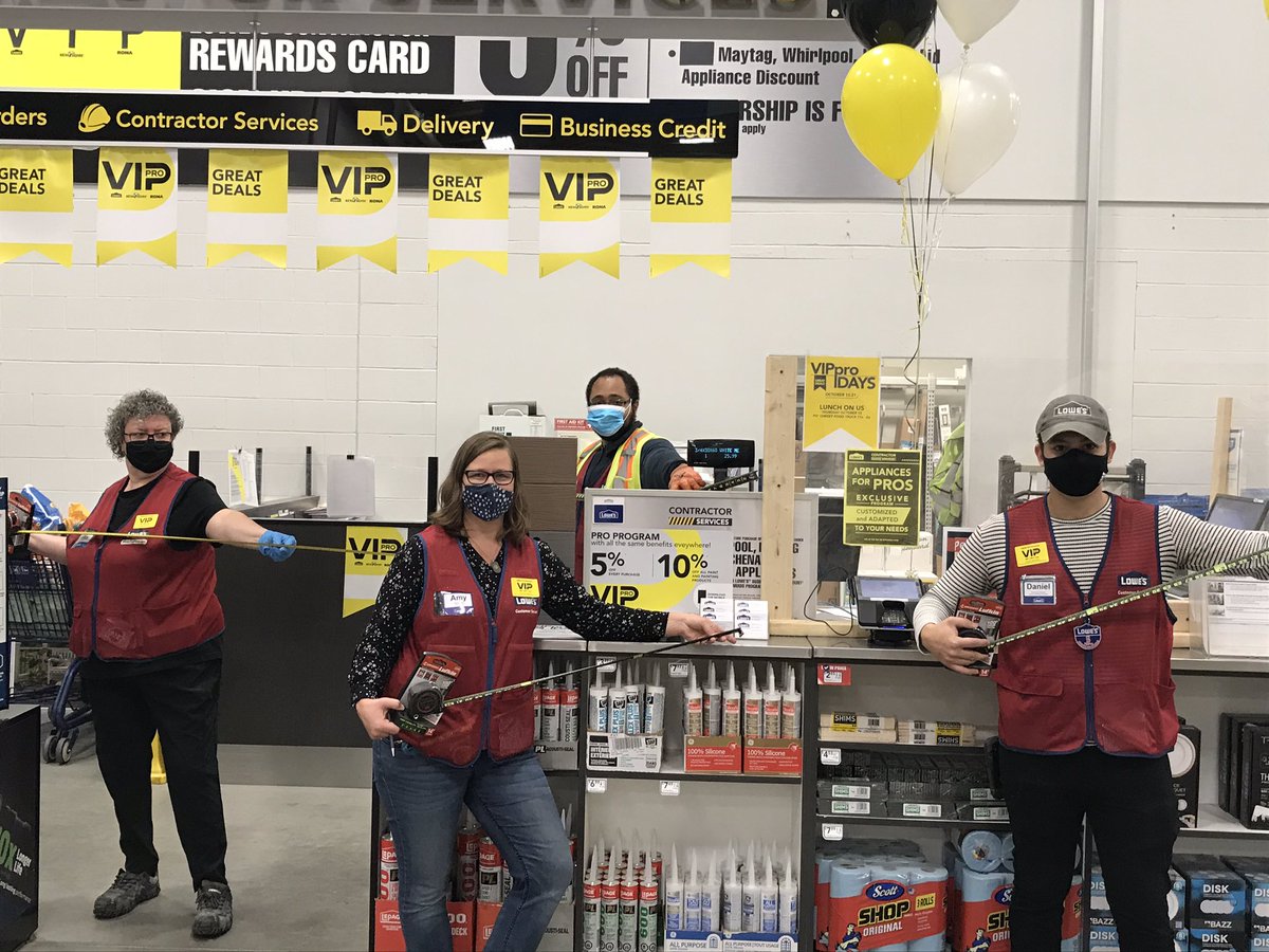 summiesindwani's tweet photo. @Lowes_Canada #kitchener VIP event all week!! @FoCheezyTruck on site today until 3 pm providing lunch on the Lowe’s for pro customers!! https://t.co/7abFEPhixZ