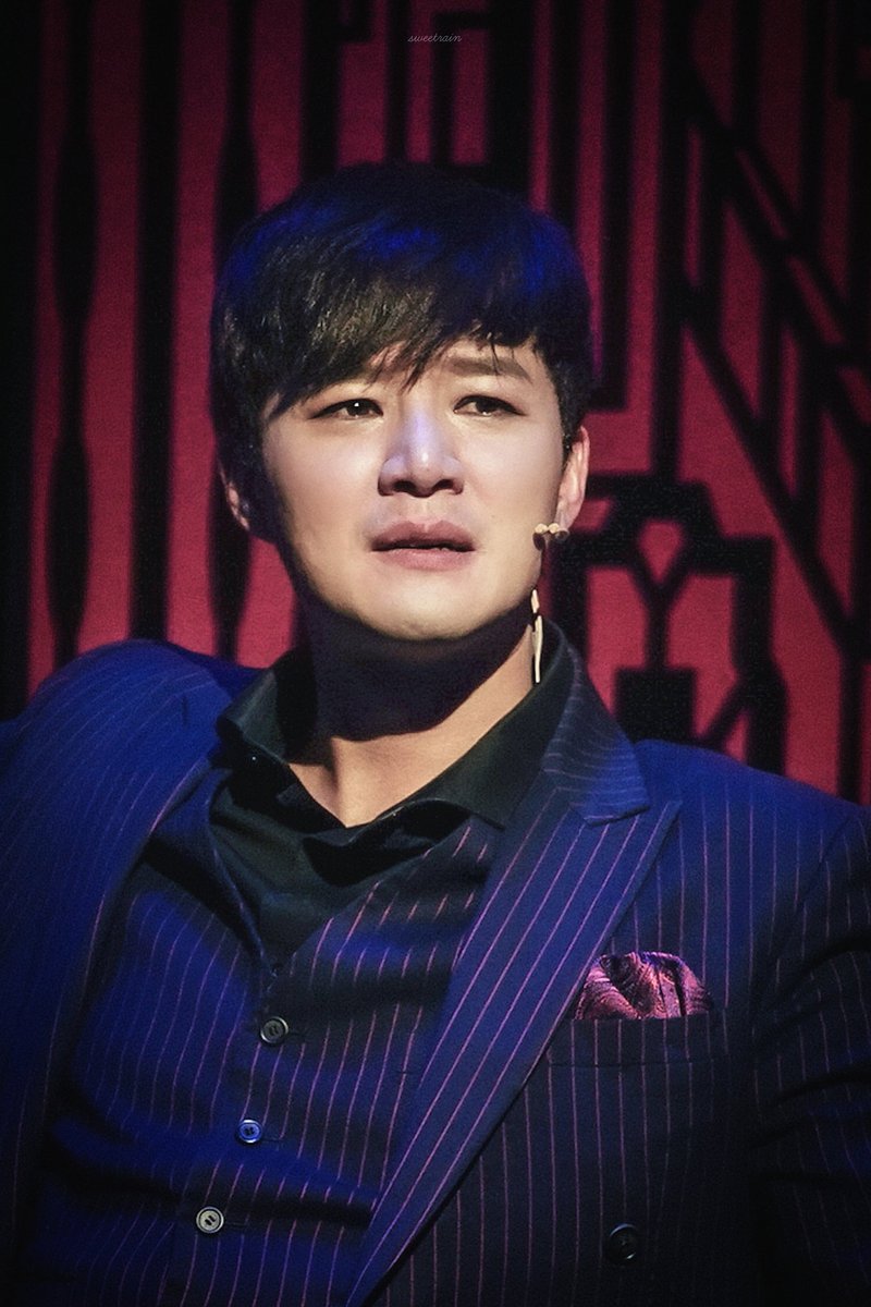 뮤지컬비스티 
커튼콜

재현 役 - 김종구 배우님

' 형이... 미안하다... '

201015 목요일 밤공