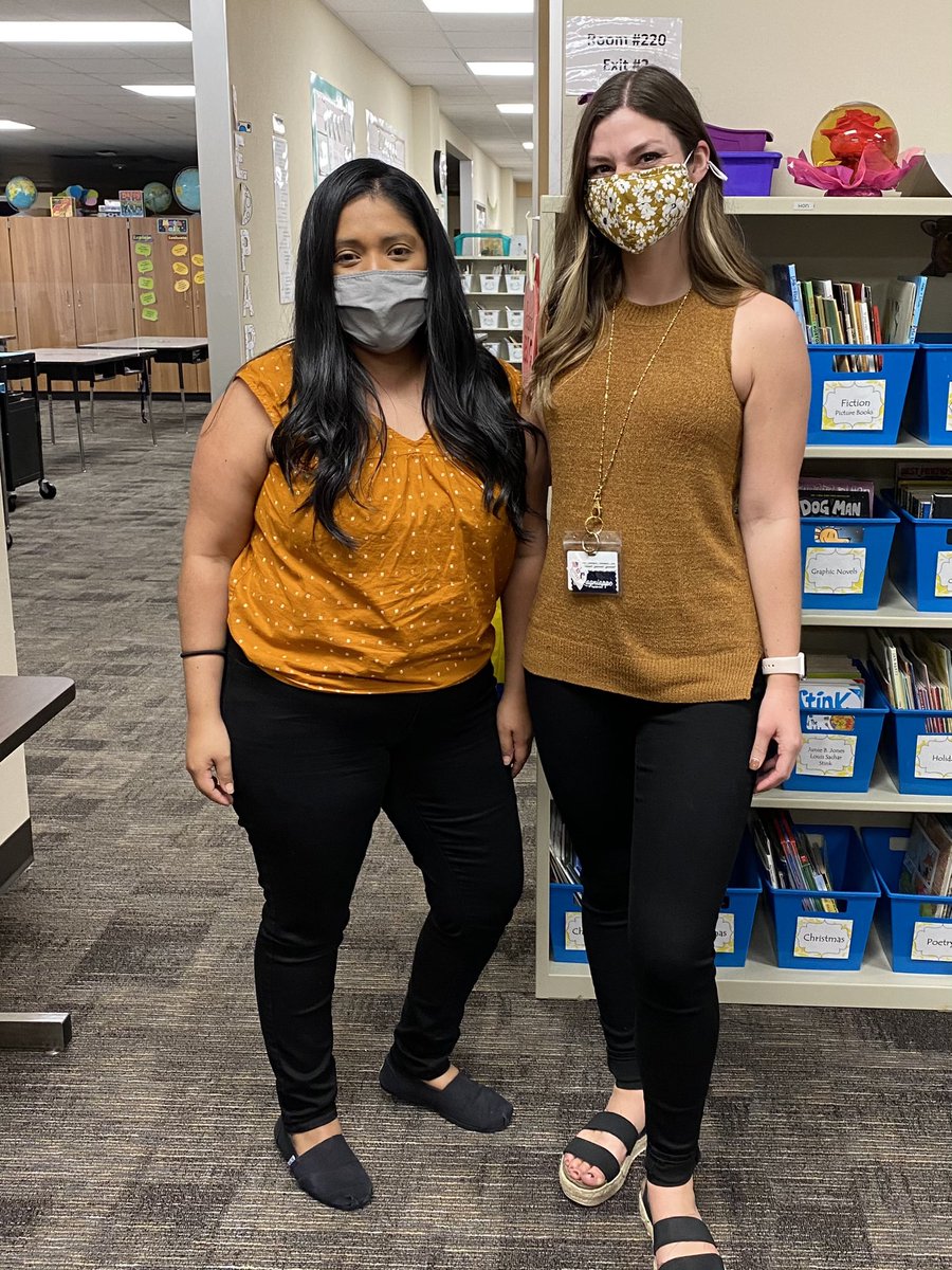 MissOloffson's tweet photo. #latepost Twinning on picture day! 📸 @LamkinLeopards https://t.co/ByCVmBNGkQ
