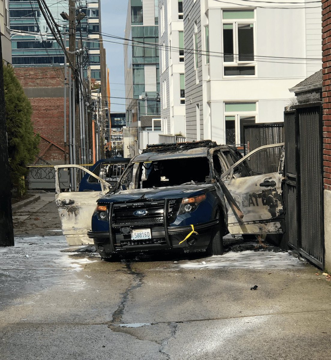 MrAndyNgo's tweet photo. .@SeattlePD has arrested a man who set a police cruiser on fire while an officer was inside it. The officer has been transported to hospital for burns. https://t.co/XSyLqnDYjx https://t.co/uWmUYpdRsj