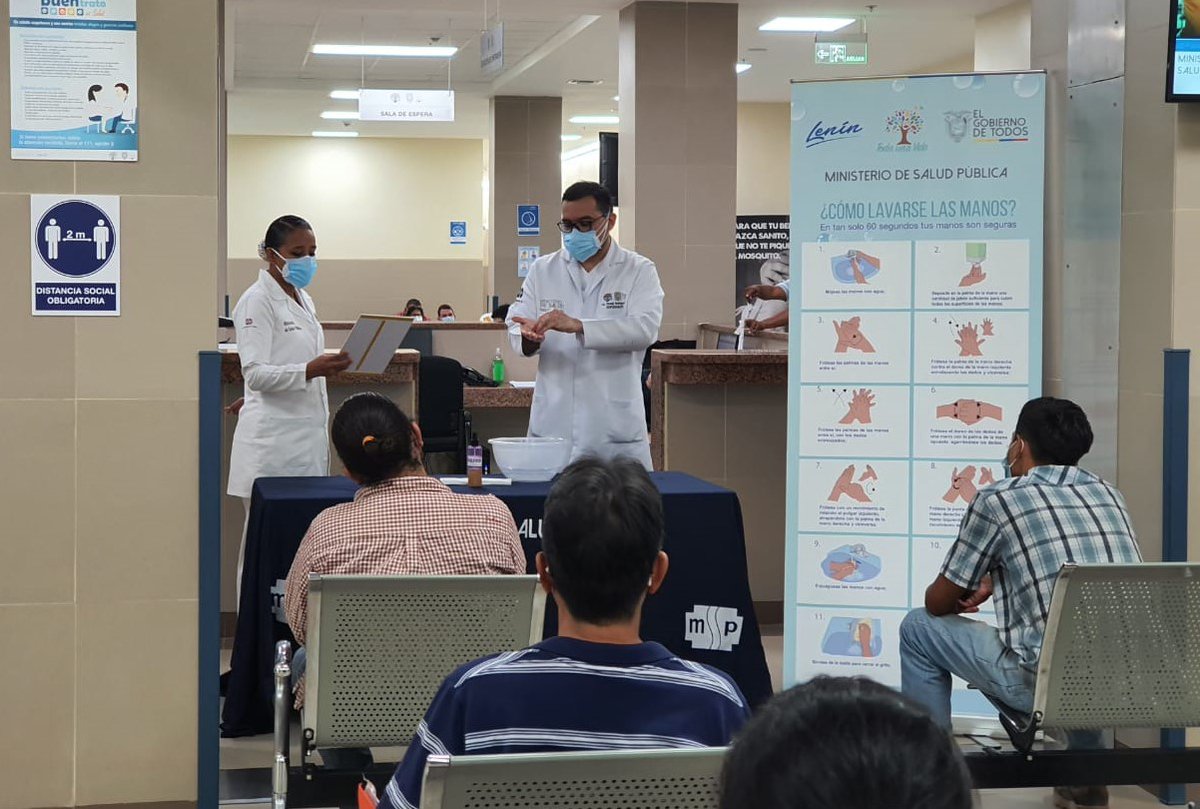 HGMonteSinai's tweet photo. #DíaMundialDelLavadoDeManos | Personal de Enfermería realiza charlas demostrativas para sensibilizar a usuarios sobre la importancia de una correcta higiene de manos. Este hábito ayuda a prevenir enfermedades infecciosas como el #COVID19. https://t.co/A00y8j5tPI