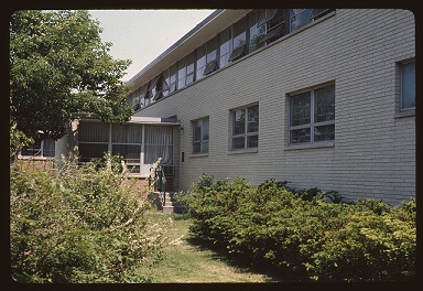 montclair_lib's tweet photo. 1966: #StoneHall entrances. One of the smaller residence halls, w/ a capacity less than 1/2 of  #FreemanHall, it now provides housing for up to 140 students. #StaffPick #MontclairStateHistory #tbt @MontclairAlumni #SpragueLibraryArchives https://t.co/kEyAwiM39u https://t.co/Vwzp56l1n3