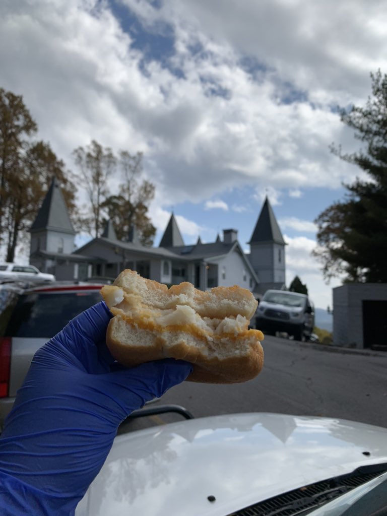 fishgillis's tweet photo. catering at some rich mf’s wedding at a literal castle????? but y’all know I still am keeping this mf thang on me #whatsheorder https://t.co/fcbeoeTtm9