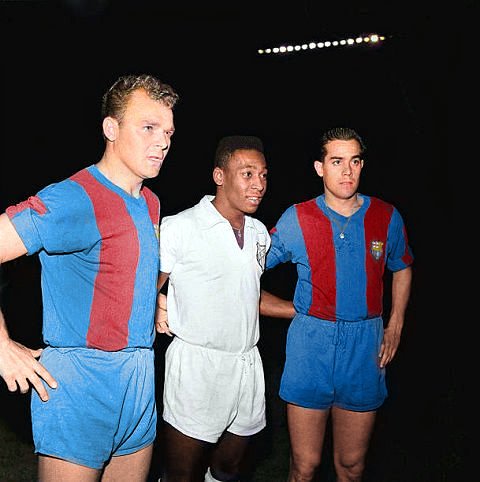 FOTOS HISTORICAS O CHULAS DE FUTBOL - Página 17 EkZDxSSXsAIxq8N?format=jpg&name=small