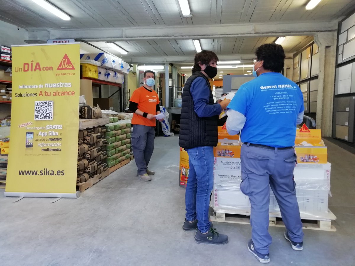 xavi27770's tweet photo. Esta semana hemos conmemorado los 50 años de la gama Monotop con nuestro distribuidor Manau Barcelona @SikaSpain @Manau
Ya podéis encontrar en Manau la gama completa #WeLoveMonotop
Gracias por vuestra colaboración!! https://t.co/GCR6uae7P3