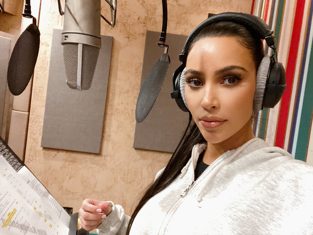 KimKardashian's tweet photo. 🐶🐾🦴 @pawpatrol https://t.co/eAqHrvc7CP