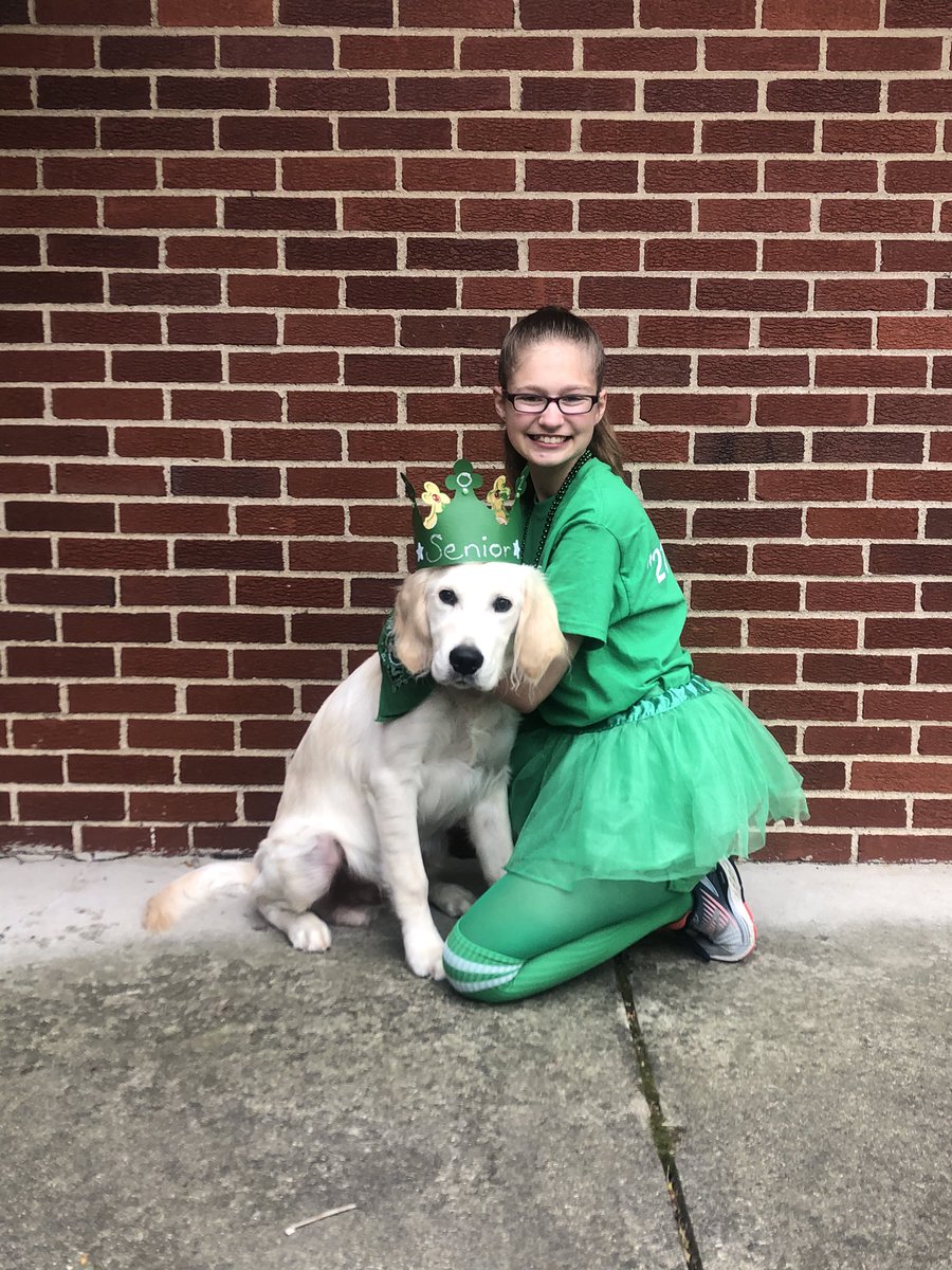 Cakegirl5605_'s tweet photo. Class Color Day! Milo couldn’t pick just one side! 🤫Don’t tell Kaitlyn that he picked Green! #fhs21 @fhspatriots https://t.co/Ej21KnVZQ7