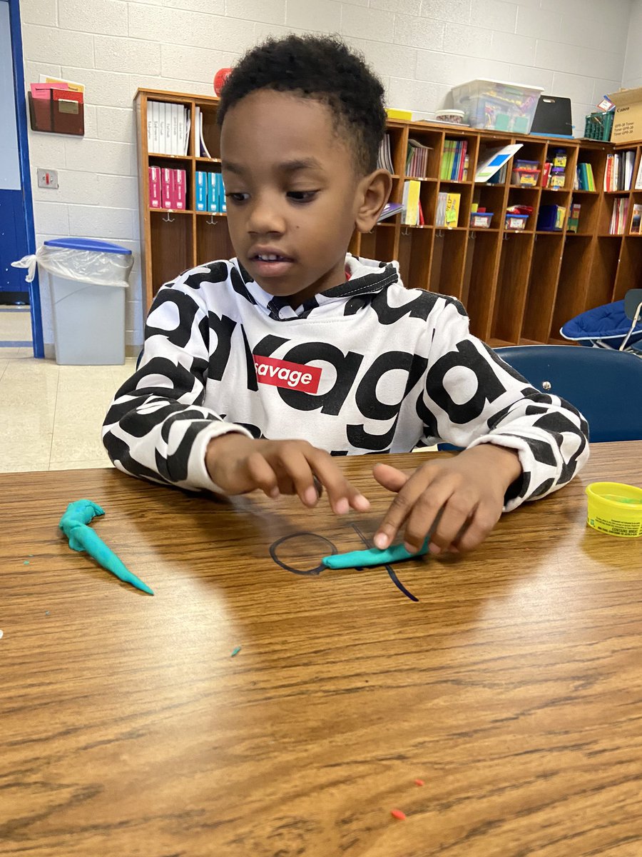 ClassWithMissW's tweet image. Play-doh has always been one of my favorite manipulatives. These #BuzzWorthy nuggets are practicing sight words and shapes.