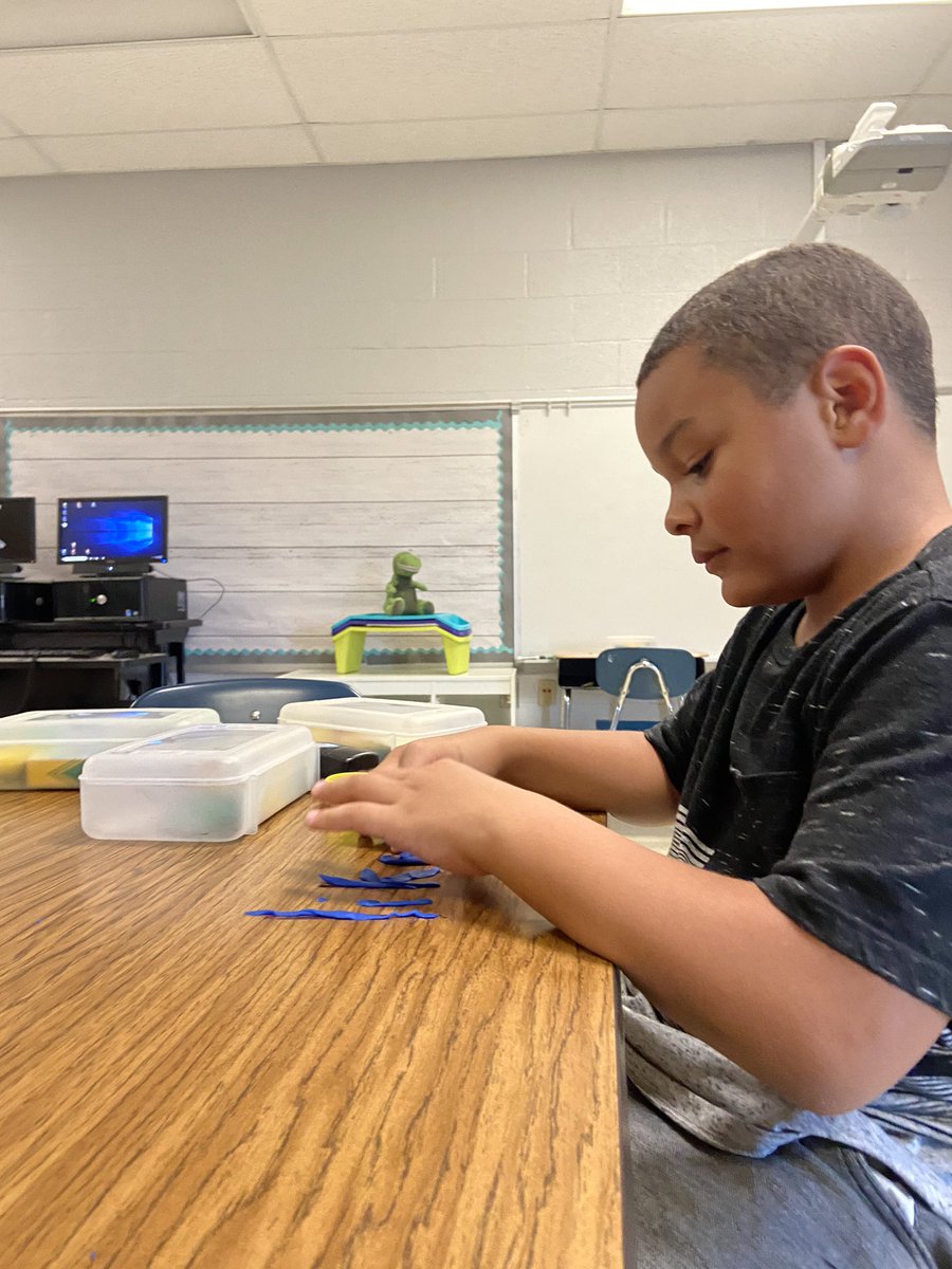 ClassWithMissW's tweet image. Play-doh has always been one of my favorite manipulatives. These #BuzzWorthy nuggets are practicing sight words and shapes.