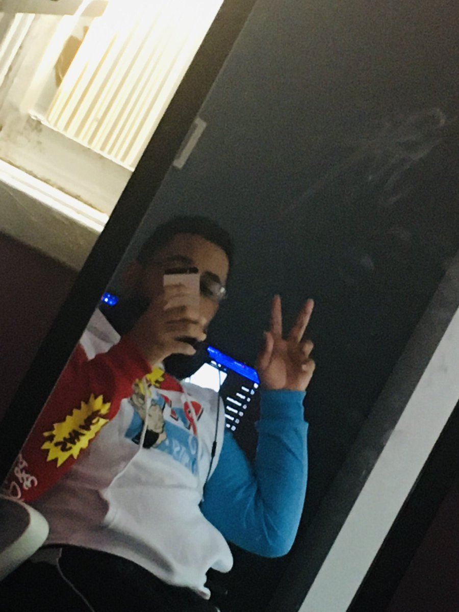 ruinvandal's tweet image. considering my actives this will get a max of 1 rt + to this day idk what yall like about this photo tell me