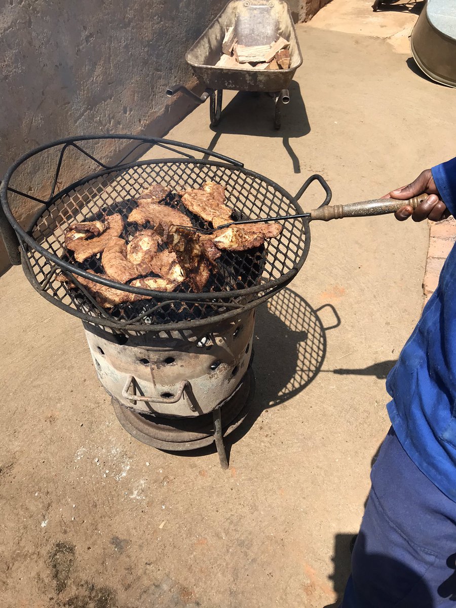 Cumfort2's tweet photo. @iam_ph @CastleLagerSA I braai the meat i then add castle to my stomach helps me stay patient https://t.co/IOLn0rfIHV