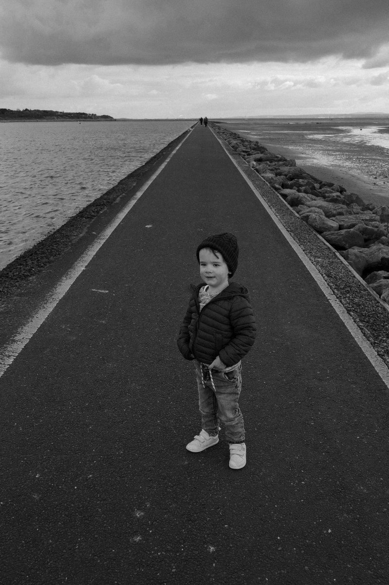 danielmking's tweet photo. A brisk walk around the lake 🖤 #ricohgriii https://t.co/fCfi2B4LbB