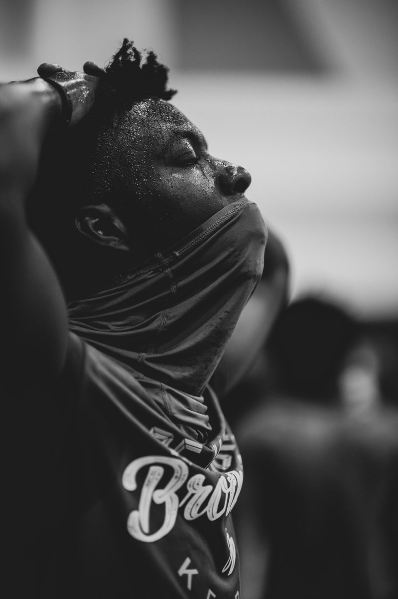 JoshChambers's tweet photo. Preseason Frames 📸 | #UNDERDOGU https://t.co/n6xei73EgN