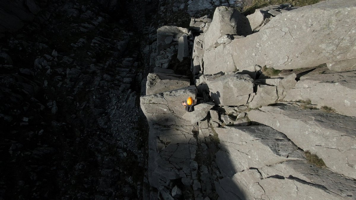 #Soloing on the Dolmen Ridge! Grade 3 #scramble #northface of Glyder Fach, #snowdonia #eryri Time out after the op is giving me space to finish the most exciting #video for my channel youtube.com/c/BeyondTheTra… #climbing #rockclimbing #sportclimbing #tradclimbing #mountains