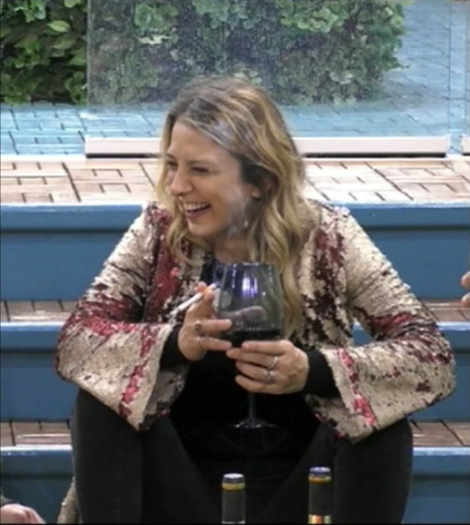 Ilesant95's tweet photo. É che lei era il sole di quella casa.
Seguire il Gf era bello perché lei ti travolgeva, con la sua voce, con le parole, con i sorrisi, con la sua risata. 
Era imprevedibile, sì, ma era proprio questo che la rendeva speciale.
Myriam, manchi.

#gfvip #noMyriamnoparty #Myriam https://t.co/265oBKquSQ