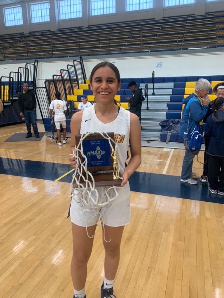 #SAHQshoutout
Paula Marquez 
Sophomore guard
3.8 gpa 
2020 - “School seems easier this year because I can go over things I don’t understand. I have more time to train”