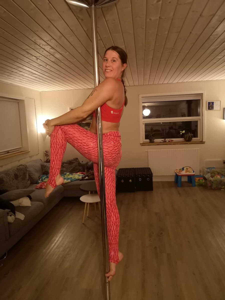 joan_miv's tweet photo. #Polefun 😍😊 #polefitness #polepassion https://t.co/Cgb49niv4A