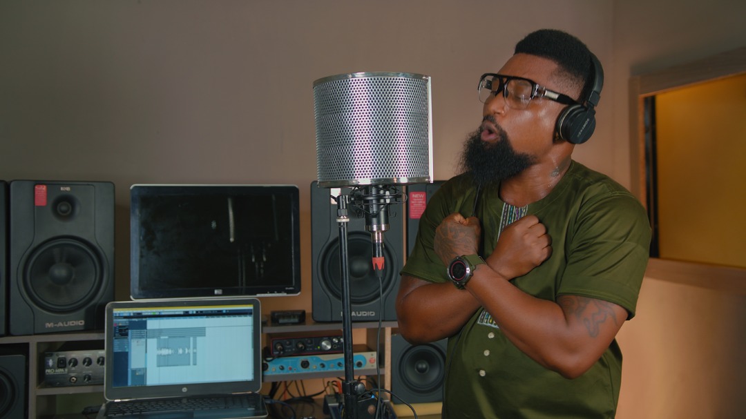 BudukusuMusic's tweet photo. Performing Keep You Warm, a song with @singingmelody on his new album, #TheNextChapter, dropping tomorrow. Prod by @e7emusic @chekxmusic @chexent. Glad to be part of this journey!Album distributed by @TuffGongINTL #Budukusumusic #Teambakus #Budukusu #afrobeats #afro #reaggaemusic https://t.co/pcjRjSbXkK