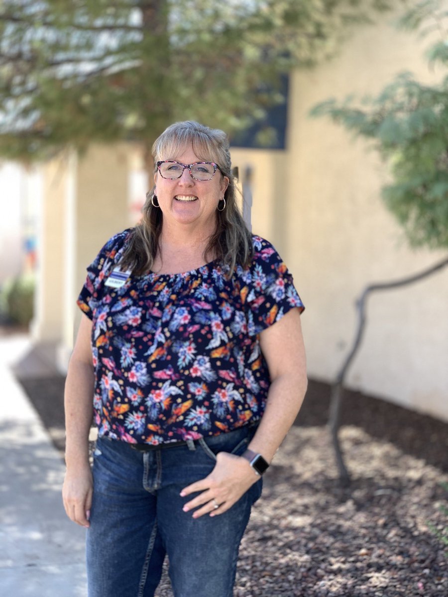 t’s Thankful Thursday! We are recognizing our Technology Educator, Mrs. Krueger. She works with teachers and staff at Neely plus throughout the district. This is Mrs. Krueger’s 25th year with GPS! She loves her family, her dogs, and crafting. Thank you for all you do for Neely!