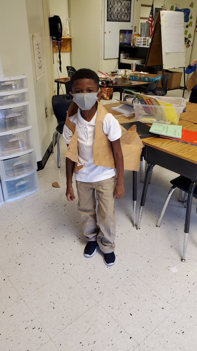 EttrickEnginerd's tweet photo. K, 1 and 2 are having a fall fashion show, sporting their "Season Jackets" in STEAM this month! They are so proud and watch them werrrrrk!!!!

#epicatettrick #enginerds #oneccps https://t.co/r5RixTQy1V
