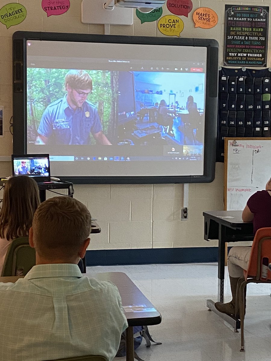 rmcmahon_'s tweet photo. Thank you @TheNatchezTrace for allowing your park rangers to talk to our @HampshireUnit 5th grade about the Native Americans. They loved it. @sonyacathey1 @lmillerlibrary https://t.co/m8c6lRPfJv