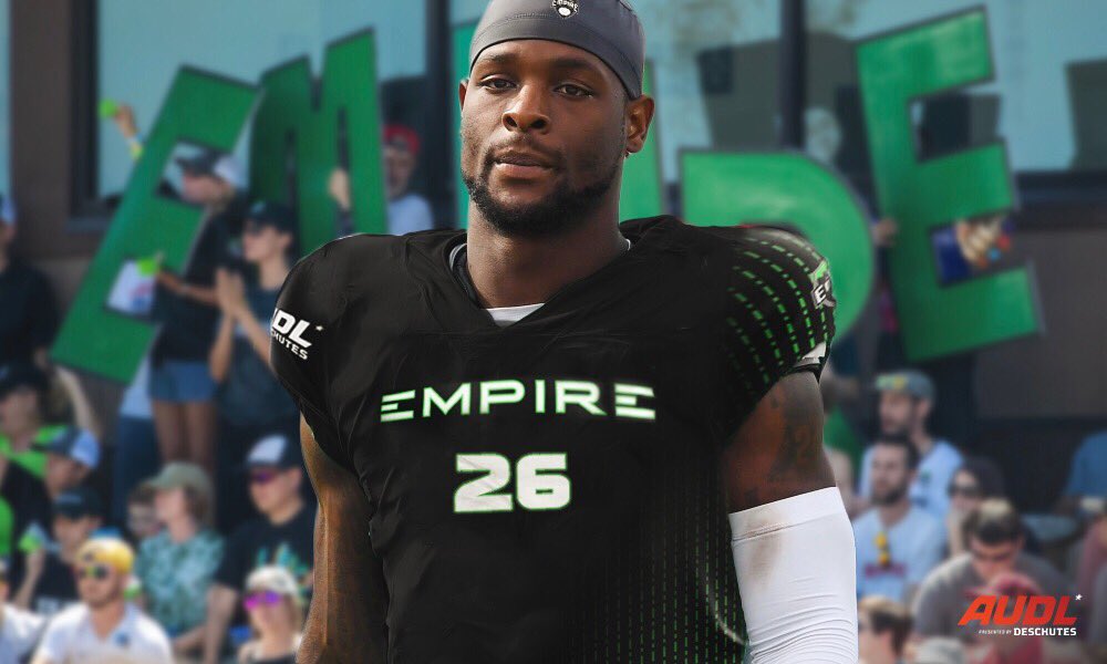 watchUFAtv's tweet photo. Just saying, Le’Veon 🥏📝 https://t.co/Q8u0Z4yqO2