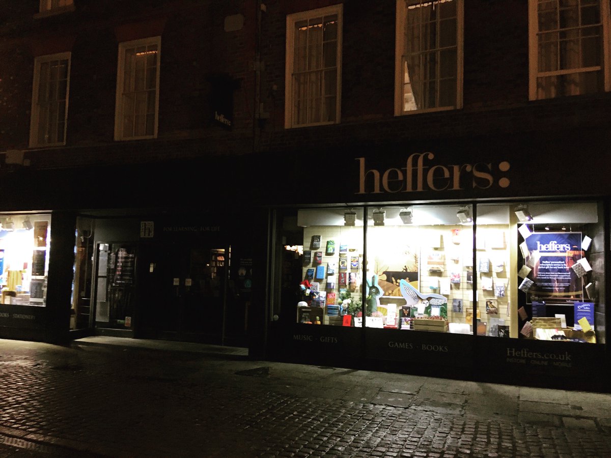 Heffers by night. It’s been in this spot for 50 of its 144 years. If only the bronze relief of Mr William Heffer could talk... 

#realbookshops