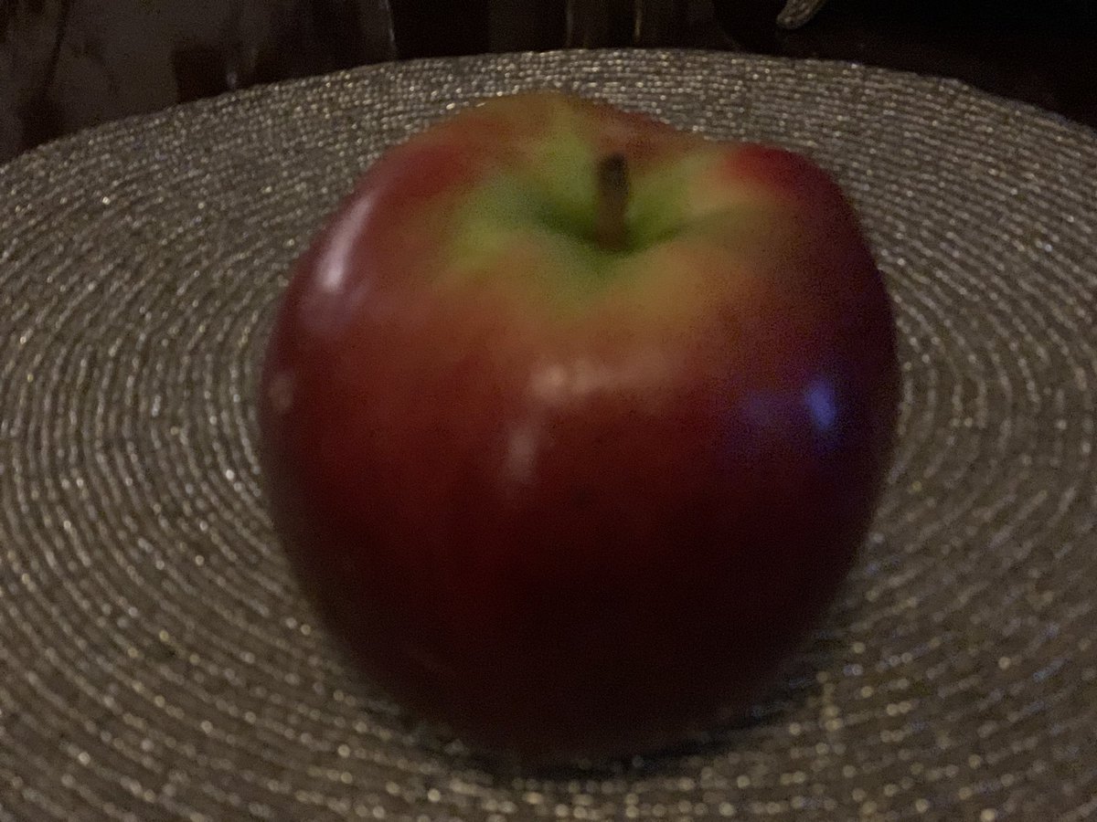 klinikandk's tweet photo. Będzie jedzone #jablko  - a Szanowne Państwo co o tej godzinie ? https://t.co/x1r6OTJMyR