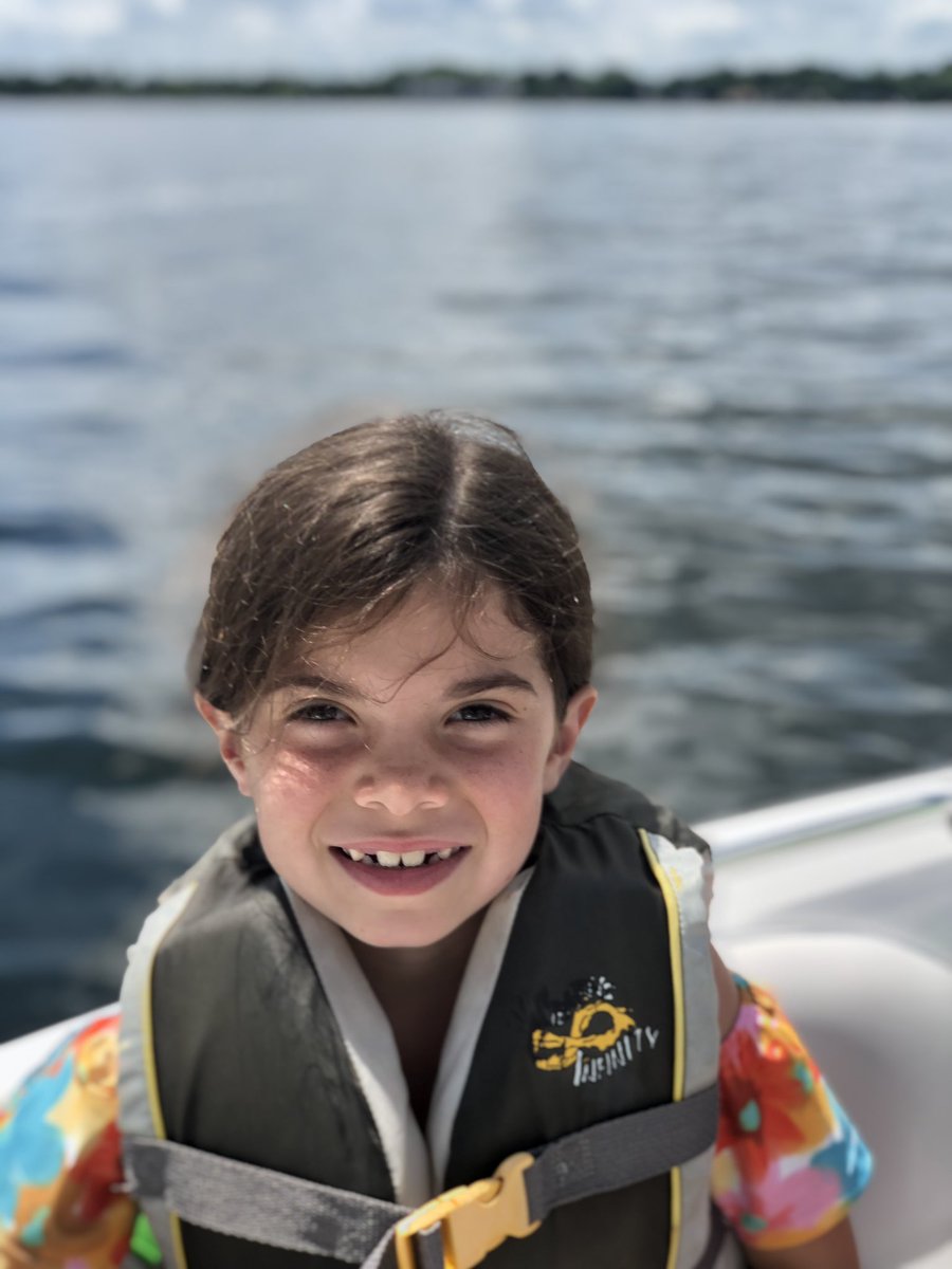 Tiff_Gonzalez's tweet photo. Lake Life 😎🤟🏼☀️#remotelearningonthego https://t.co/s12Ax44FEb