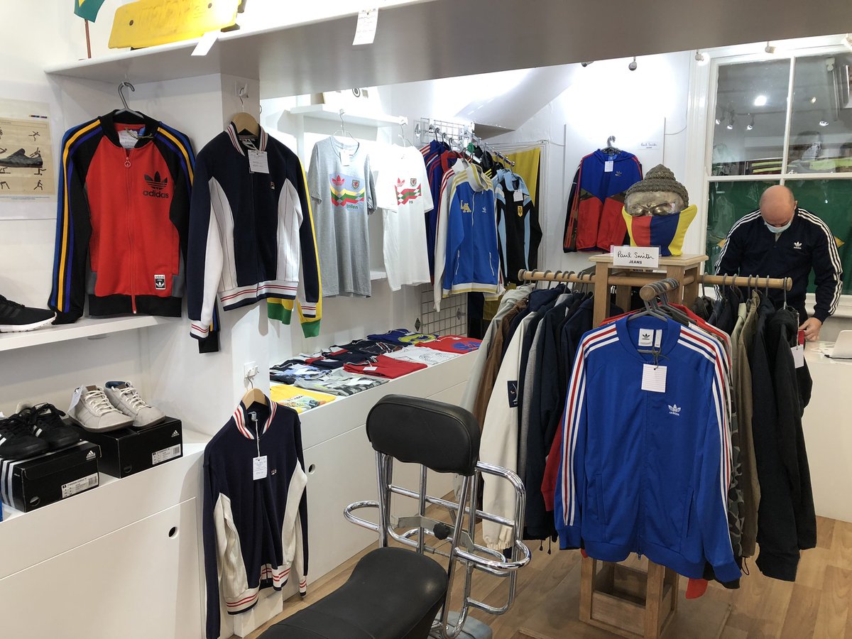 DJ0nes75's tweet image. Called in a fantastic, new little vintage adidas and other bits shop today. Gwalia Classics. Only been open 5 weeks in Llangollen, North Wales 🏴󠁧󠁢󠁷󠁬󠁳󠁿 anyone in or around the area or just passing through, pop in and show them some support 👍🏻 #adifamily