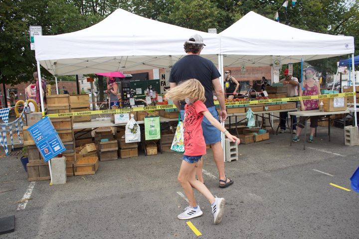 UnionSquareFM's tweet photo. There's still joy in a COVID-19 prepared #FarmersMarket. We're finding it. π«π«π« Can't wait to see you on Saturday!
πΈ: @tzc_photography
#loveunionsquare #weloveourmarket #knowyourfarmerknowyourfood #supportyourlocalfarmersmarket https://t.co/g7berGEZIt