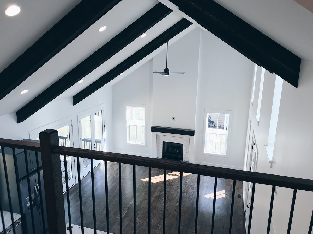 aerialdev's tweet image. Our houses are built with the owner in mind. 

This 12South Tudor was crafted for the buyer to build a lifetime of memories in. With the warmth brought in from the contrasting wooden beams to the brightness of the natural lighting, this a space that truly feels like home ✨.