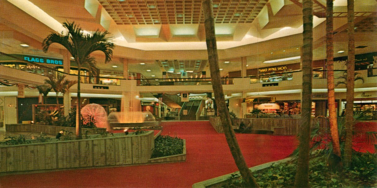 CityofAltamonte's tweet photo. A blast from the past! ⏰ The #AltamonteMall has been a staple in our community for 46 years. When it opened in 1974, crowds came from all over Central Florida and beyond to visit the brand new shopping center.
#ThrowbackThursday #Altamonte100 #LiveAltamonte https://t.co/4WBtRSPkHD