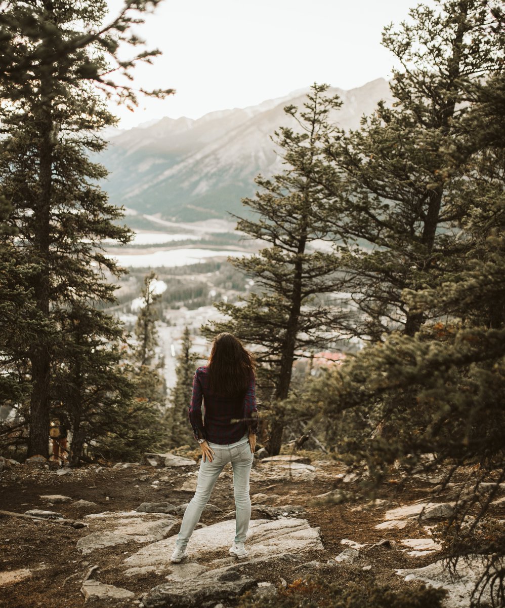 Happy Thursday Do you have plan for the weekend? #tunnelmountain #rockymountains #modelingphotography #modelingshoot #modelcanada #canadianmodel #nature #naturephotography #travelers #traveling #alberta #calgaryalberta #travelphotography #albertamodel #hiking  #banffnationalpark