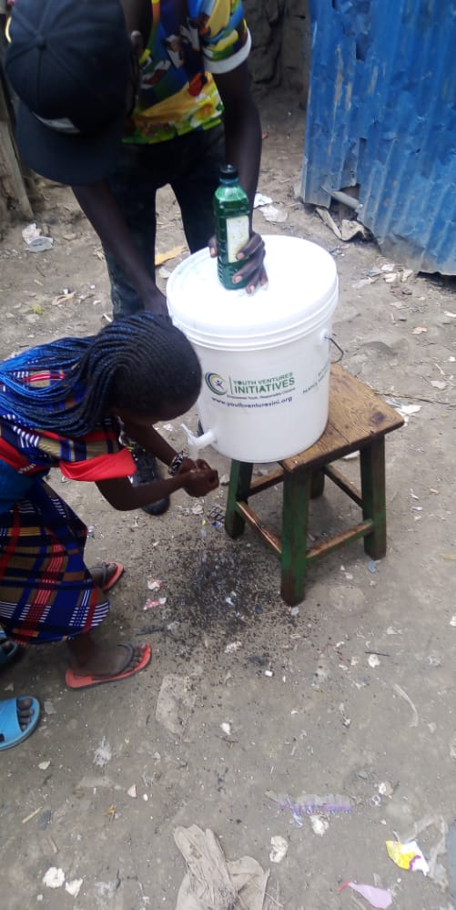 YouthVenturesKE's tweet photo. On this #HandwashingDay2020 our peer counselors were busy promoting handwashing at Mukuru slums as we fight #COVID19 #Kenya #ahfpartner @ahfkenya @AIDSHealthcare @GlobalAhf https://t.co/CePGZsTFEO