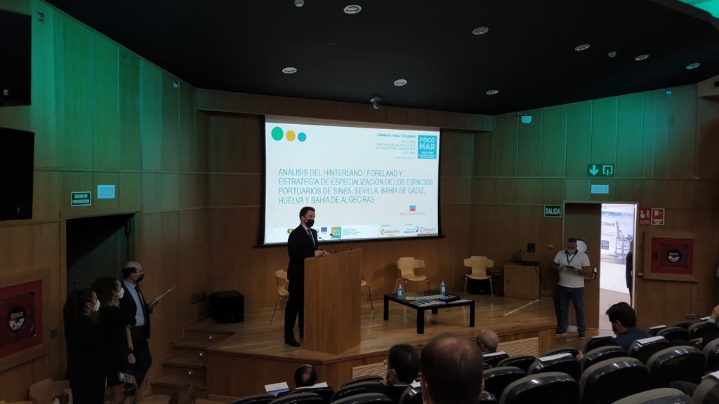 McValnera's tweet photo. Antonio Gómez y Julian García de @McValnera ponentes en la Jordana #Focomar @PuertoAlgeciras @APHuelva @CCAndalucia https://t.co/J8g0N2hfki