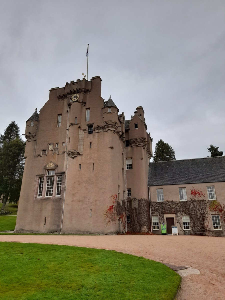 KazD1978's tweet photo. Balmoral castle, Craigievar castle, Crathes castle and Drum castle 

#scotland #scotlandcastles #balmoralcastle #craigievarcastle #crathescastle #drumcastle #beautifulcastles #beautifulscotland https://t.co/u6nioZ8Zki