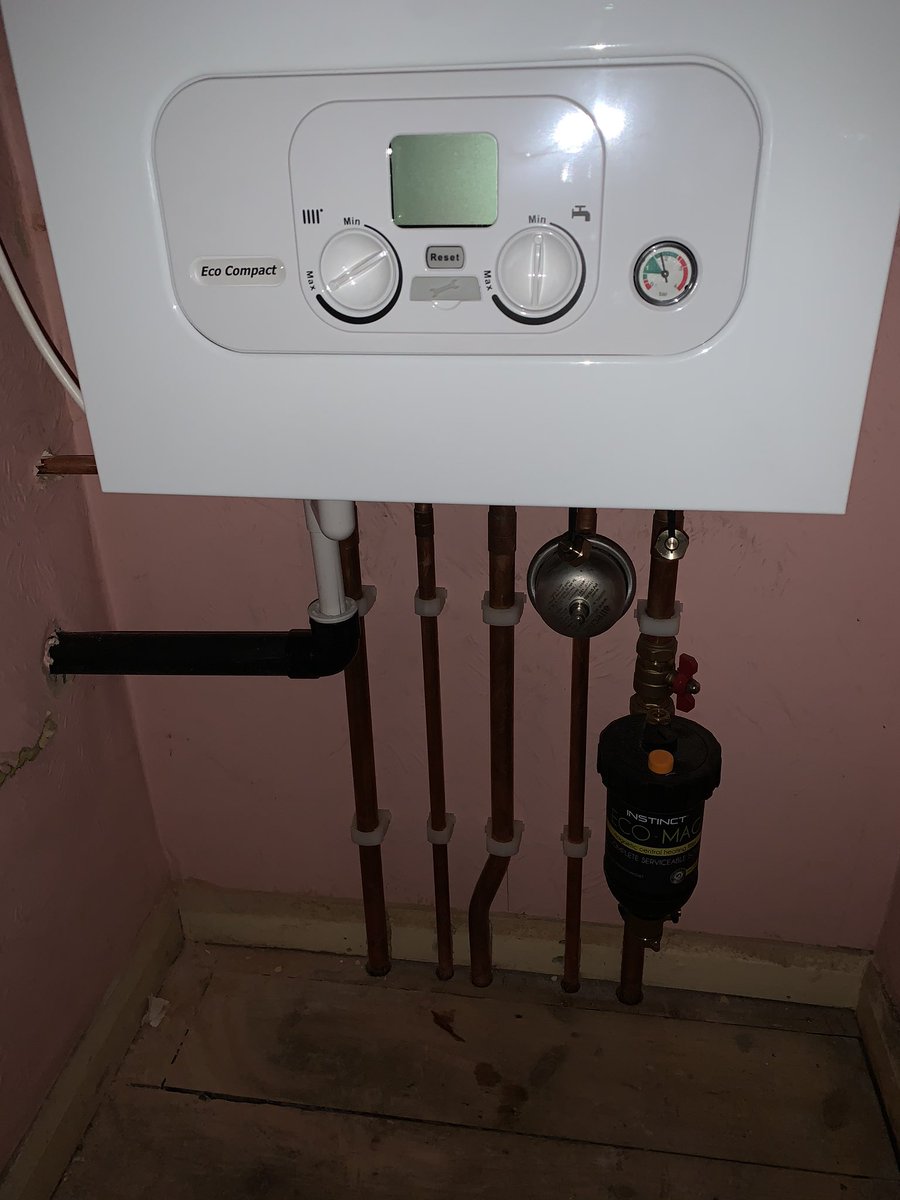 GA55GEM's tweet photo. Full central heating install on a property refurb in Otley. Main eco compact 30kw (made by baxi), 5 years warranty. Solid floors on the ground floor so all pipework had to be on drops. New hot and cold feeds. . #loveafullrepipe #tidypipework https://t.co/RxRsRnTBN9