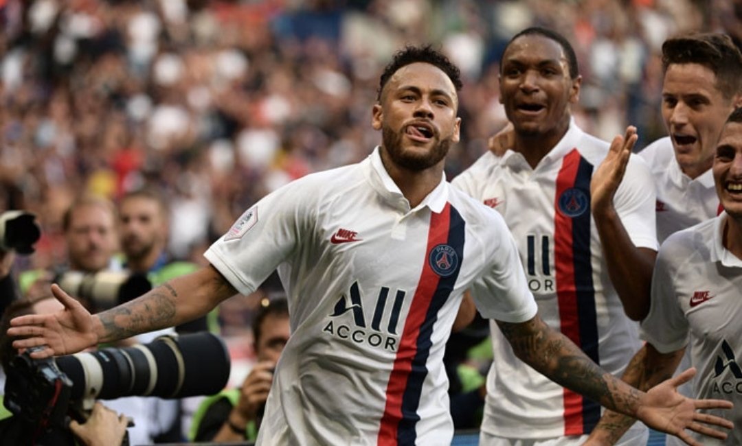 OficialSala12's tweet photo. A Nike não faz camisas para o PSG, ela faz obras de arte. https://t.co/zUOeqcCe6Q