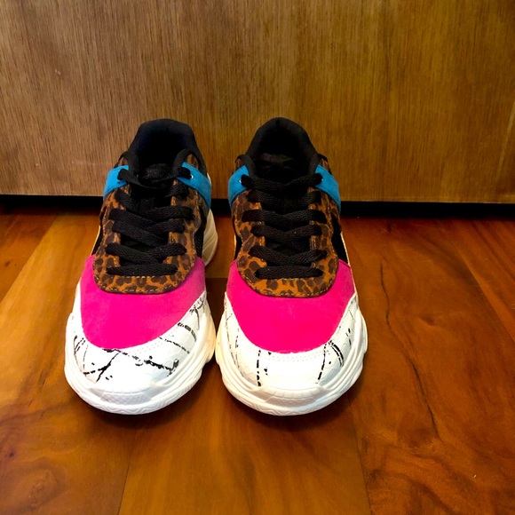 Zach_M51's tweet photo. So good I had to share! Check out all the items I'm loving on @Poshmarkapp from @Adybearsmomma #poshmark #fashion #style #shopmycloset #nike #vans #justfab: https://t.co/4itQXoPvfD https://t.co/J2dDWrpLEJ
