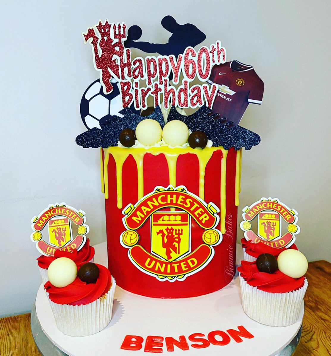 BimmieBakes's tweet photo. Man U Cake! #buttercreamcake #ManchesterUnited #manucake #bimmiebakes https://t.co/0dKUING00d https://t.co/sF4pI5egkm