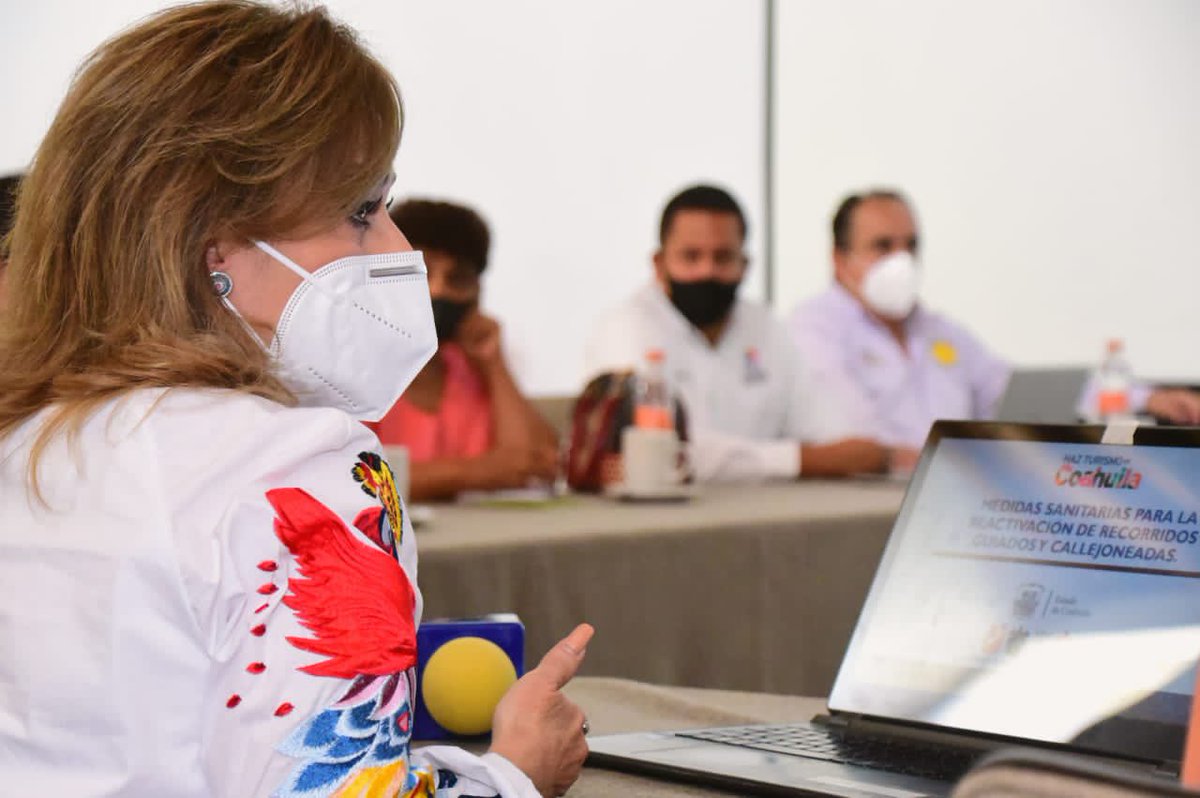 SeTurCoah's tweet photo. La Secretaria @luciaazucena se reunió con la cadena de valor de @ParrasMagico_ para dar seguimiento a la reactivación ordenada del turismo en este Pueblo Mágico, a los protocolos sanitarios y proyectos, refrendando el compromiso de seguir trabajando en unidad a favor del turismo. https://t.co/khDS79Zb4f