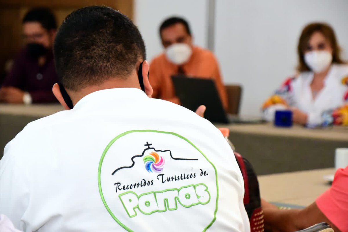 SeTurCoah's tweet photo. La Secretaria @luciaazucena se reunió con la cadena de valor de @ParrasMagico_ para dar seguimiento a la reactivación ordenada del turismo en este Pueblo Mágico, a los protocolos sanitarios y proyectos, refrendando el compromiso de seguir trabajando en unidad a favor del turismo. https://t.co/khDS79Zb4f