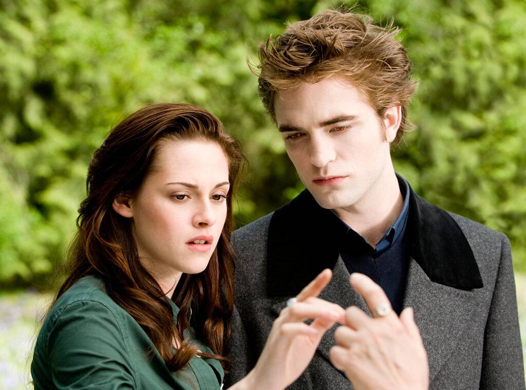 netflixreviewTH's tweet photo. สาวกแวมไพร์ไปจัดกันด่วนๆ กับ The Twilight Saga หนังชุดแวมไพร์ทไวไลท์ในตำนาน ใครที่เป็นแฟนคลับ 'โรเบิร์ต แพททินสัน' หรือโตมากับหนังชุดทไวไลท์ไปดูได้เลยใน Netflix โดย Netflix จะเอามาลงแค่ 4 ภาค เท่านั้น (แล้วทำไมไม่เอามาลงให้หมดฟะ555)  

#TheTwilightSaga #NetflixTH
#NetflixReviweTH https://t.co/Th6sXCTPFM