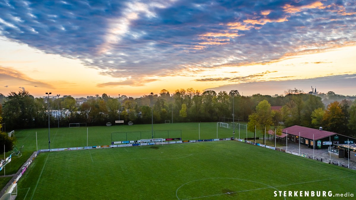 Vandaag een jaar geleden lag Sportpark Schouwerzijlsterweg er iets anders bij dan nu..

Foto: <a href="/sterknburgmedia/">Sterkenburg Media</a>
