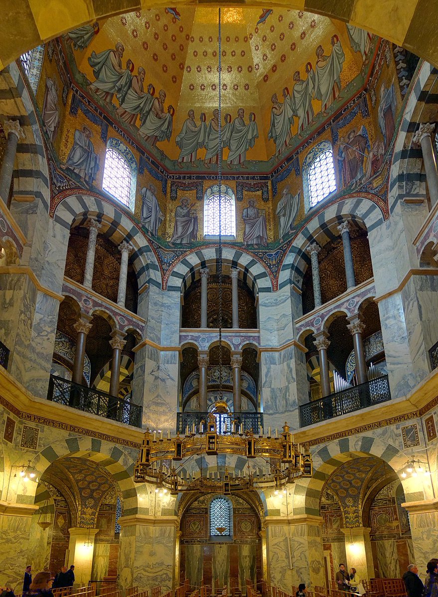 We know that Charlemagne took a number of columns from Ravenna for his palace in Aachen and especially for his palatine chapel. He probably also employed craftspeople from the South. 2/