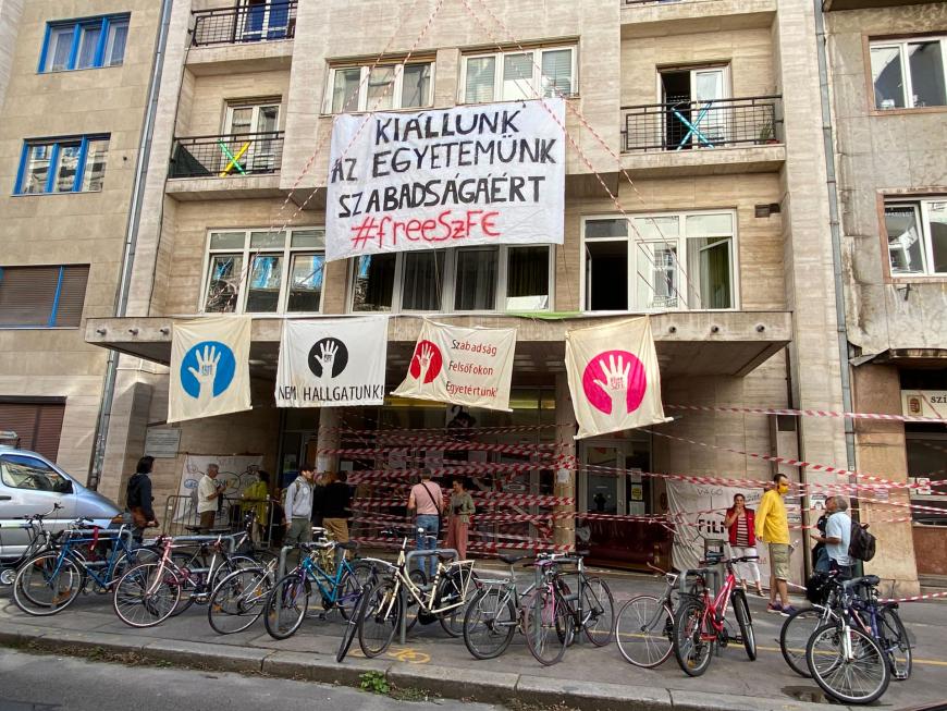 philippe_dam's tweet photo. Why has @EU_Commission failed to follow-up on #Hungary's non implementation of EU Court's rulings on #LexNGO, #LexCEU that restrict freedom of association and freedom of education?

https://t.co/c9obXujx6a https://t.co/wgqGTdrcoB
