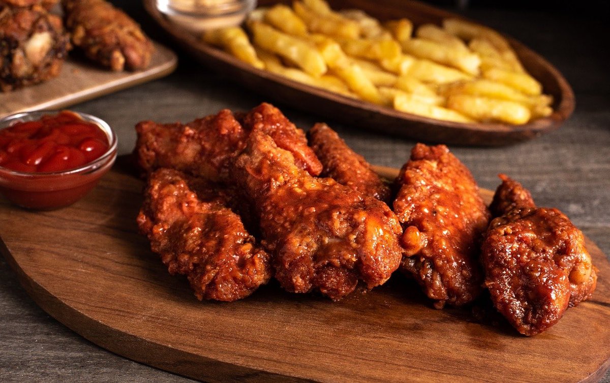 Woah!😲
What I need right now🤤👌🏽
Call us on 0703213838 or browse through our website https://t.co/8MWyx3vQcO and we will deliver to your doorstep.
#friday #fridayfeeling #13flavourswhy #StayWingske #kipitwingskenya #wingovers #ilovewings #wingman #wingwoman #weekendvibes https://t.co/SyPUGxVHZi