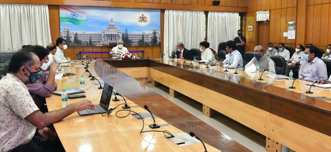 drashwathcn's tweet photo. 📣
Colleges in Karnataka will reopen for classes from November 17.

This decision is an outcome of a review meeting held under the leadership of CM @BSYBJP. Reopening of all Graduate, PG, Diploma &amp; Engineering Colleges was discussed with all concerned departments' officials.

1/3 https://t.co/hdbSHcmGZY
